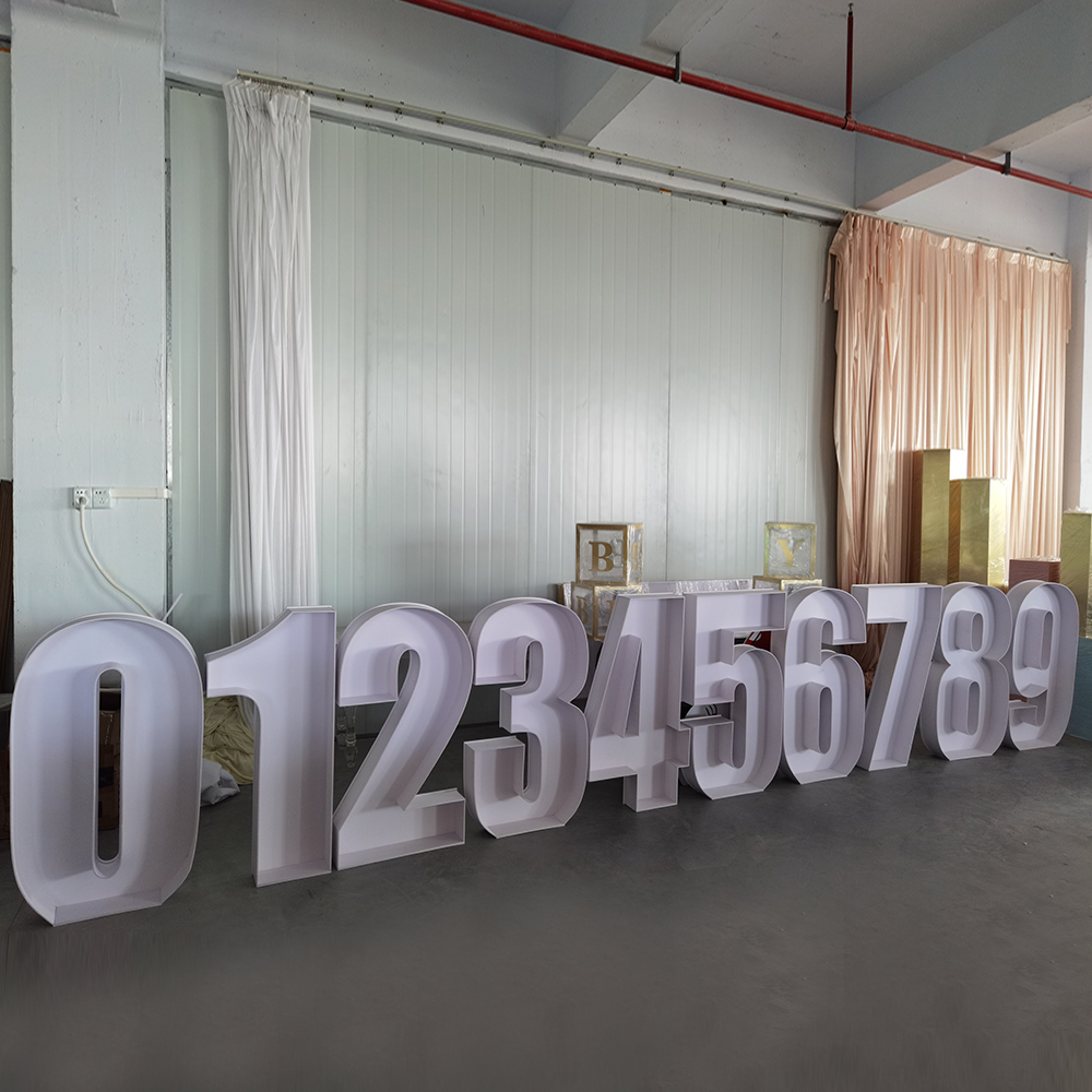 ป้ายไฟตัวอักษรขนาดใหญ่ ตัวเลข  - Light Up Letters Marquee บทวิจารณ์และราคา